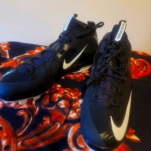 NIKE BASEBALL SHOES NEW, 11.5 BLACK & WHITE